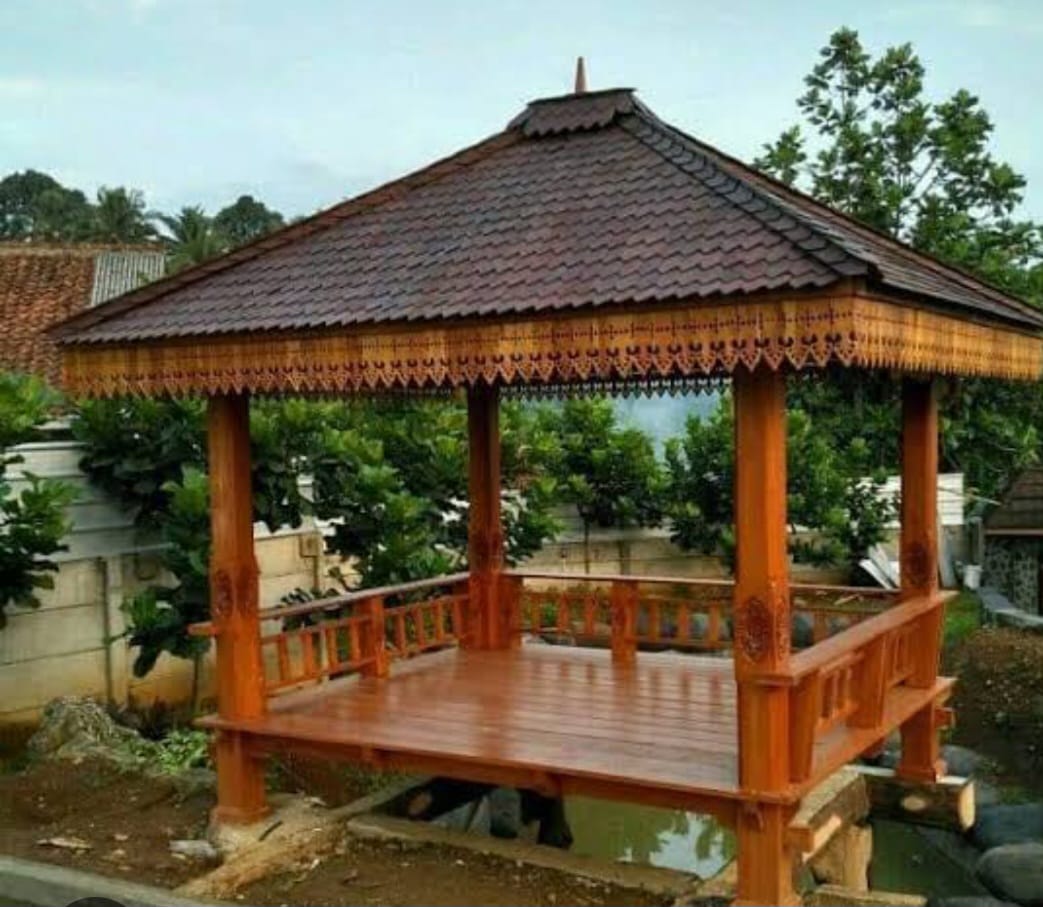 Detail Kerapian Pemasangan Atap Injuk pada Rumah Bambu
